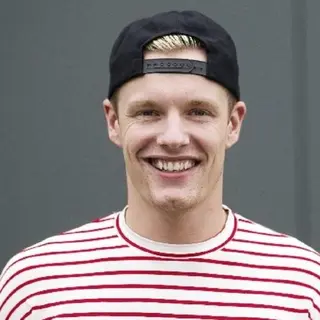 Enzo Knol